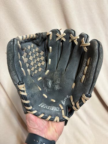 RH Mizuno Power Close Baseball Glove 11" (Used)
