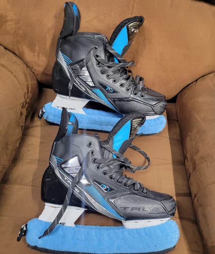 Black/Navy 2023 True TF7 Hockey Skates Regular Width 9 (Used)