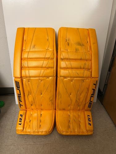 Saros Pro Return 33" True L12.2 Goalie Leg Pads Pro Stock (Used)