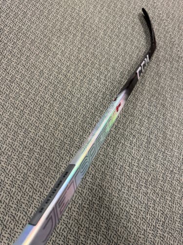 Senior CCM JetSpeed FT8 Pro Right Handed Hockey Stick P28 65 Flex (New)