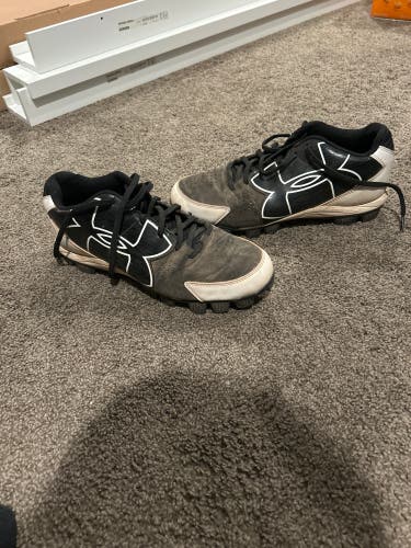 Black Men's Size M 9.5 (W 10.5) Adult Under Armour Low Top Molded Cleats (Used)