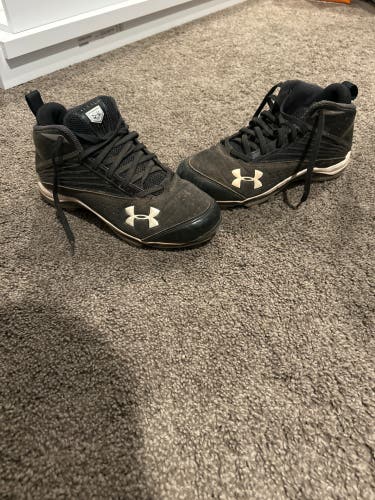Black Kid's 4Y (Big Kids / Youth) Youth Under Armour High Top Molded Cleats (Used)