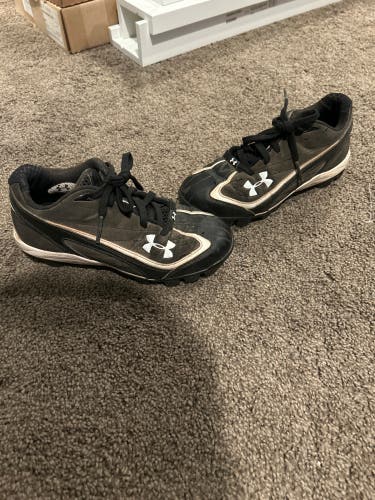 Black Kid's 2.5Y (Big Kids / Youth) Youth Under Armour Low Top Molded Cleats (Used)