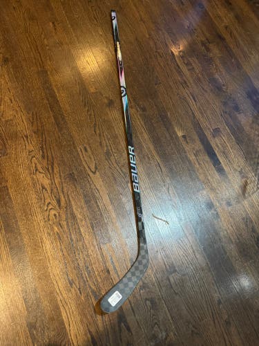 Senior Bauer Proto2 Right Handed Hockey Stick P28 77 Flex (New)