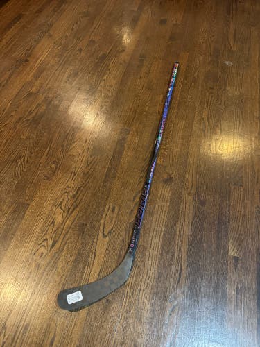 Intermediate Bauer Twitch Right Handed Hockey Stick P92 65 Flex (New)