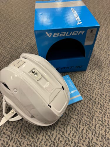 Small White Bauer Re-Akt 90 Helmet (New)