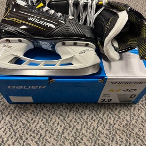 Bauer Supreme M40 Hockey Skates Regular Width Size 3 (New)