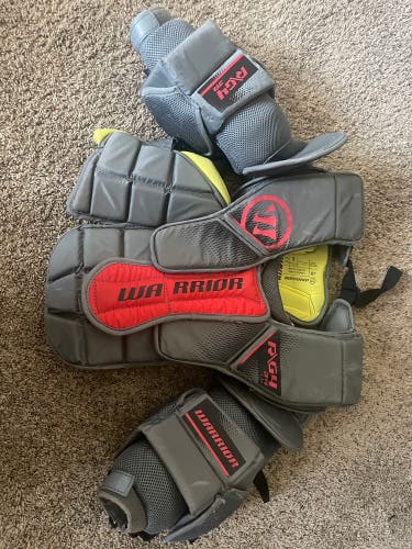 Large/Extra Large Warrior Ritual G4 Goalie Chest Protector (Used)