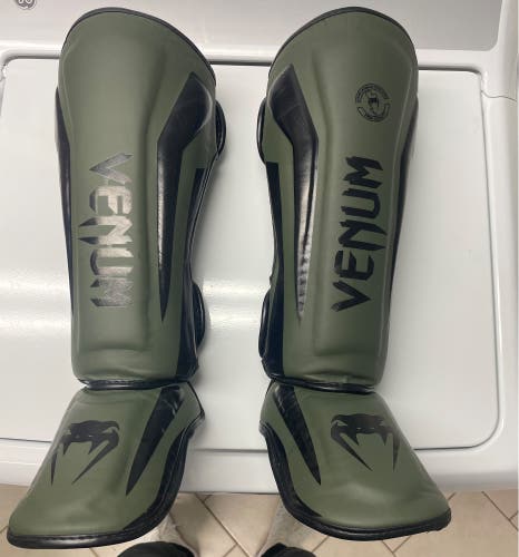 Venum Elite Stand Up Shin Guards (size medium)