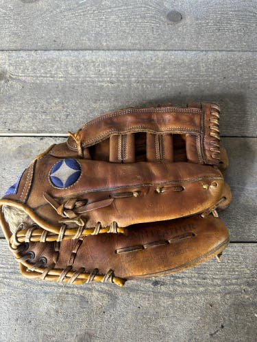 Spalding Rt. Handed SoftBall Glove 42-851 Player Series Deep Formed Pocket 12.5"