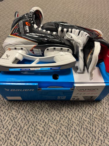 Bauer Vapor Flypro Hockey Skates 7 (New) Fit 1