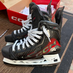 Red 2025 CCM JetSpeed FT8 Pro Hockey Skates Regular Width Size 5.5 (New)