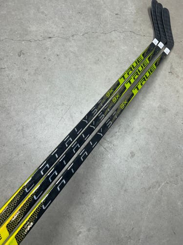 3 Pack 65 Flex P88 Senior True Catalyst 9x Left Hand Hockey Stick Pro Stock (New)