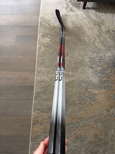 Senior CCM JetSpeed Team Left Hand Hockey Stick P28 85 Flex (New)