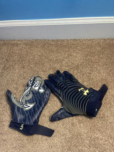 Navy college football gloves  Large Adult Under Armour Gloves (Used)