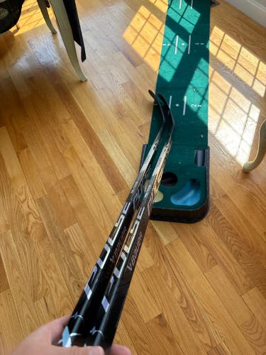 (2 PACK) Senior Bauer Pulse Right Handed Hockey Stick P28 70 Flex (New)
