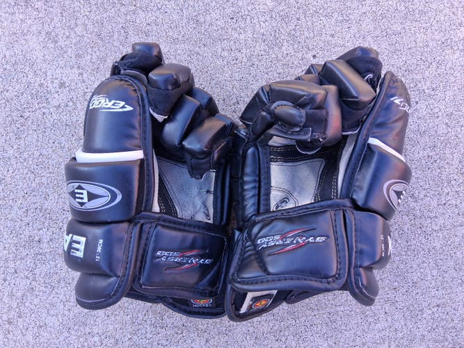 Easton Synergy 500 black hockey Gloves 12" (Used)