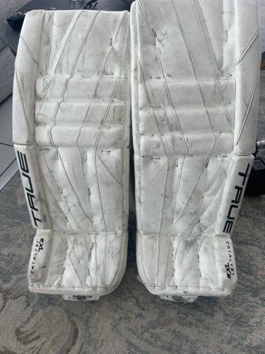29" 2024 True Catalyst 7X3 Goalie Leg Pads (Used)