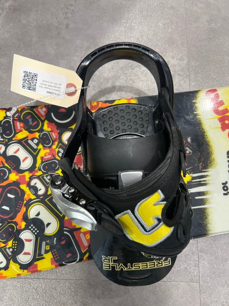 burton chopper 101 snowboard Kid's 101cm Burton Chopper Snowboard | Burton Freestyle Jr Bindings (Used)  | SidelineSwap