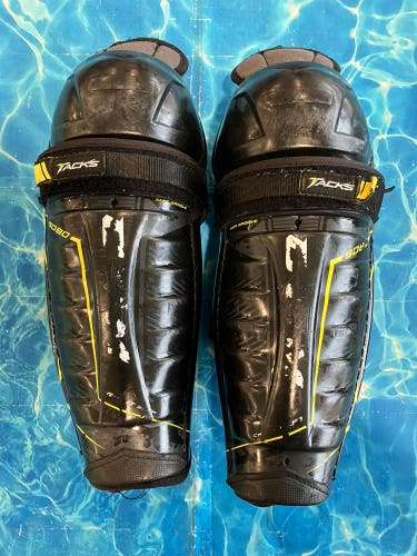 Junior CCM Tacks 9080 Shin Pads 12" (Used)