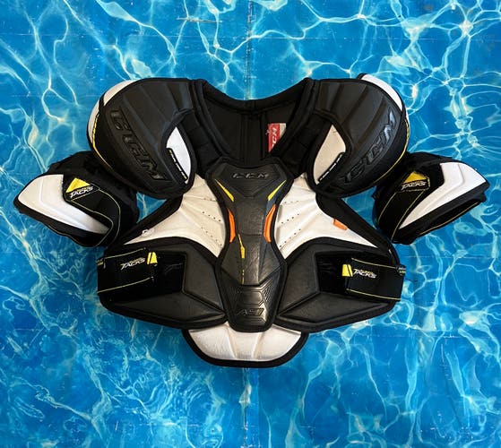 Small Senior CCM Super Tacks AS1 Shoulder Pads (Used)