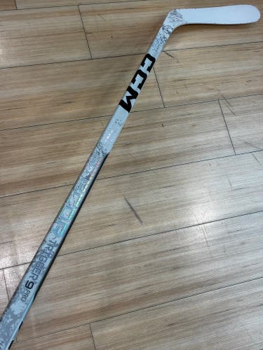 Junior CCM Ribcor Trigger 9 Pro Hockey Stick Right Handed P29 40 Flex (Used)