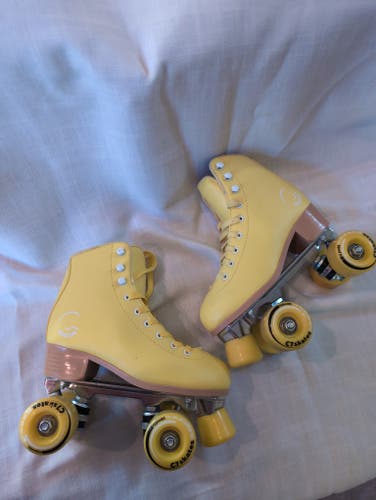 Roller Skates Size 4 (Used)