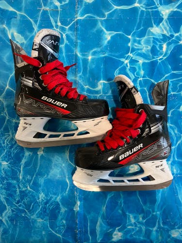 Senior Bauer Vapor X3 Hockey Skates Regular Width Size 6 (Used)