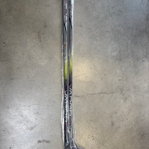 2 pack, Junior Bauer Vapor Hyperlite 2 Right Handed Hockey Stick P28 40 Flex (New)