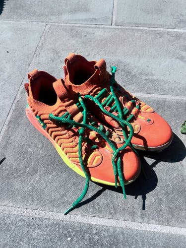 Orange Men's Size M 7.5 (W 8.5) Youth Under Armour Cleats (Used)