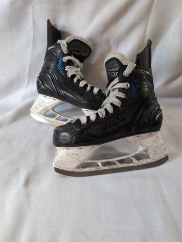 Bauer Vapor VOLT Hockey Skates Regular Width Size 2.5 (Used)