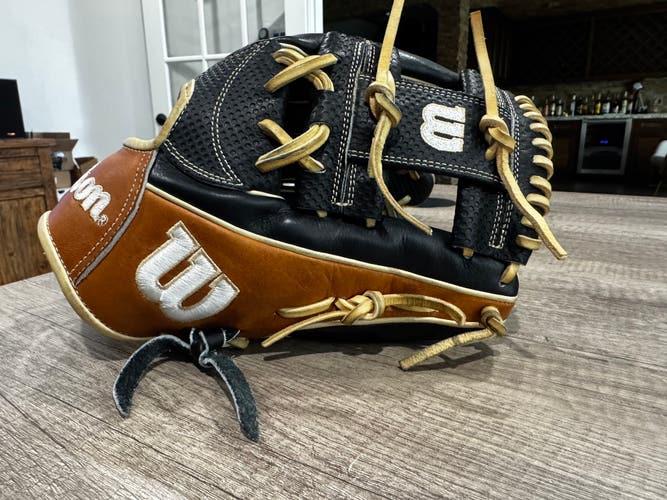 Wilson A2000 1787 RH Baseball Glove 11.75" (Used)
