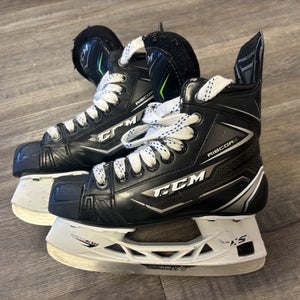 CCM Ribcor Titanium Skate Size 2.5 D