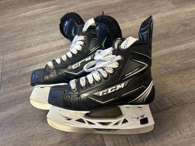 CCM Ribcor Titanium Skate Size 2.5 D