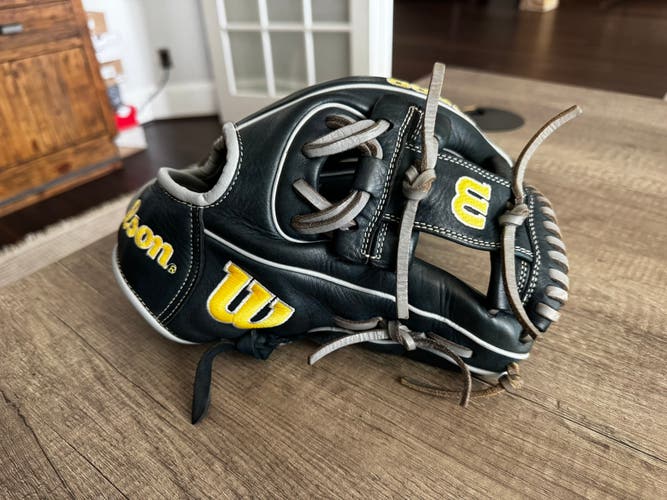 Wilson A1000 RH Infield Baseball Glove 11.5" (Used)