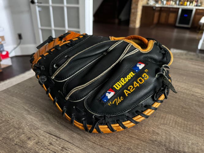 Wilson A2403 RH Catcher's Baseball Glove 32.5" (Used)
