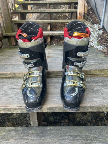 Mondo 24 & 24.5 Men's Salomon Mission 8 Ski Boots Medium Flex (Used)