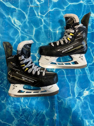 Junior Bauer Supreme M40 Hockey Skates Extra Wide Width Size 3.5 (Used)