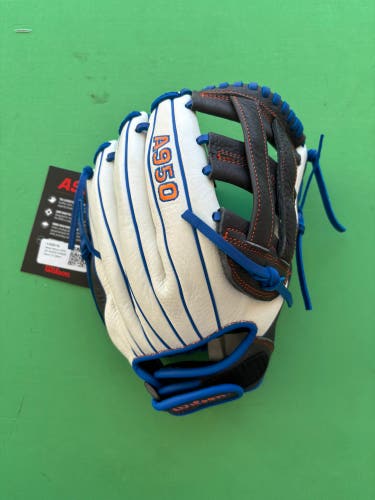 New Wilson A950 RH Outfield Softball Glove 12"