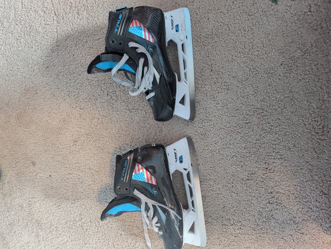 True TF9 Hockey Skates Regular Width 8 (Used)
