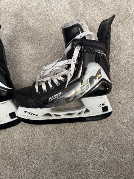 Black/White 2025 CCM JetSpeed FT8 Pro Hockey Skates Regular Width 8.5 (Used)
