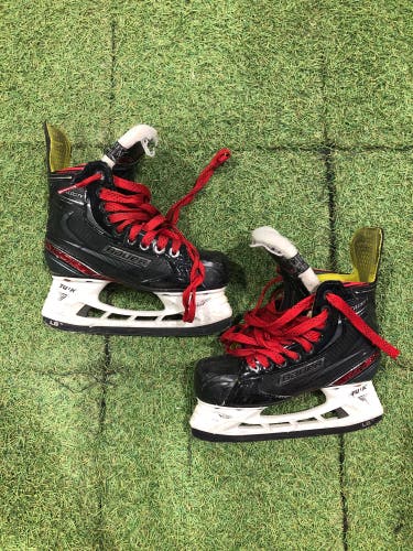 Junior Bauer Vapor X Velocity Hockey Skates Regular Width Size 2 (Used)