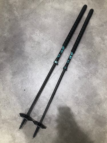 Adjustable Size Black Crows All Mountain Ski Poles (Used)