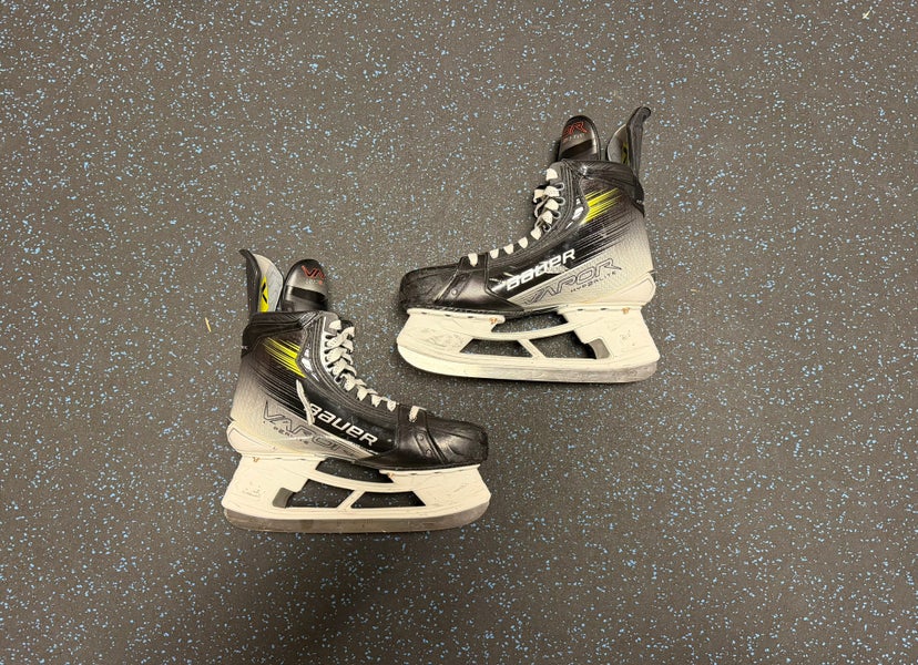 Bauer Vapor Hyperlite 2 Hockey Skates 9.5 fit 1(Used)