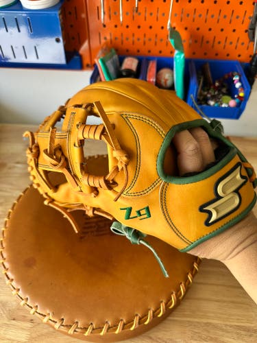SSK Z9 Baseball Glove 11.5" LHT. (Minimal Use)