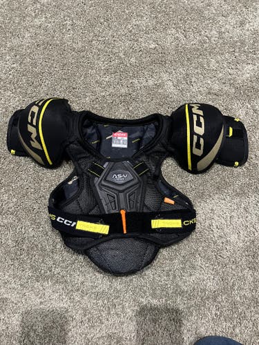 Men's Large Youth CCM Tacks AS-V Pro Shoulder Pads (Used)