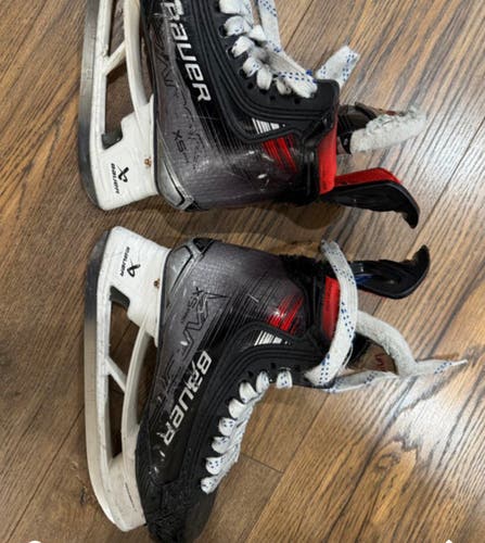 Bauer Vapor X5 Pro Hockey Skates Size 3 (Used) -