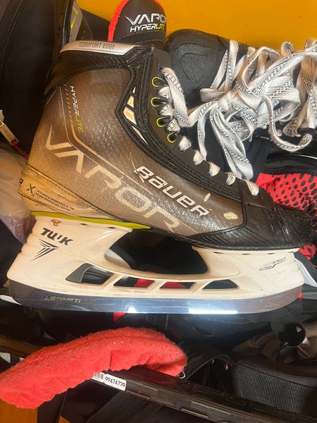 2021 Bauer Vapor Hyperlite Hockey Skates Regular Width 10 (Used)
