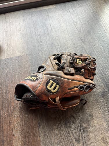 Wilson A2000 RH Infield Baseball Glove 11.25" (Used)