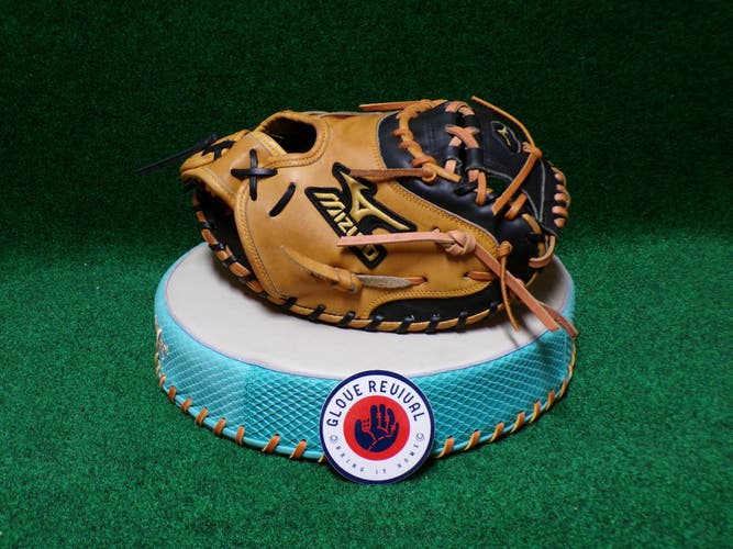 Catcher's RH Mizuno Classic Pro Baseball Glove 32.5" (Used)